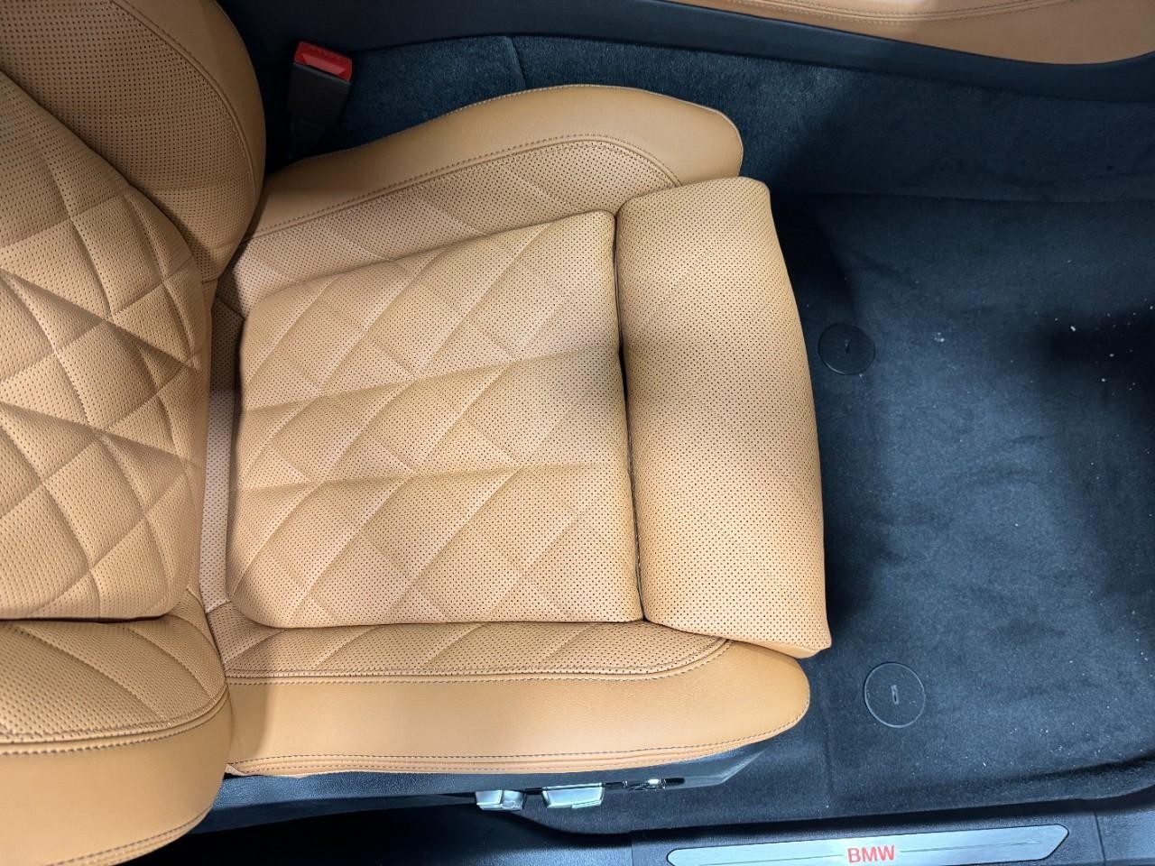 BMW X5 Vehicle Full-screen Gallery Image 19