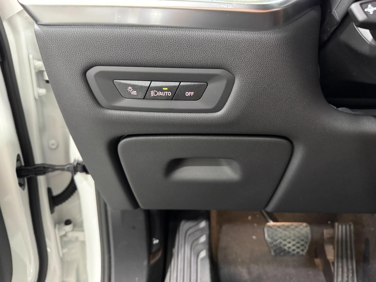 BMW X5 Vehicle Full-screen Gallery Image 30