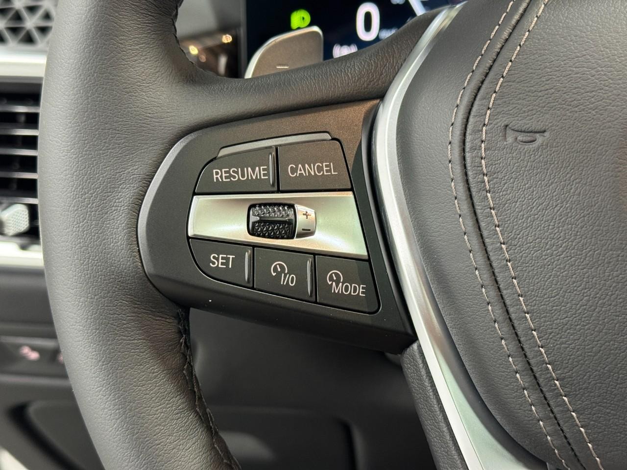 BMW X5 Vehicle Full-screen Gallery Image 31