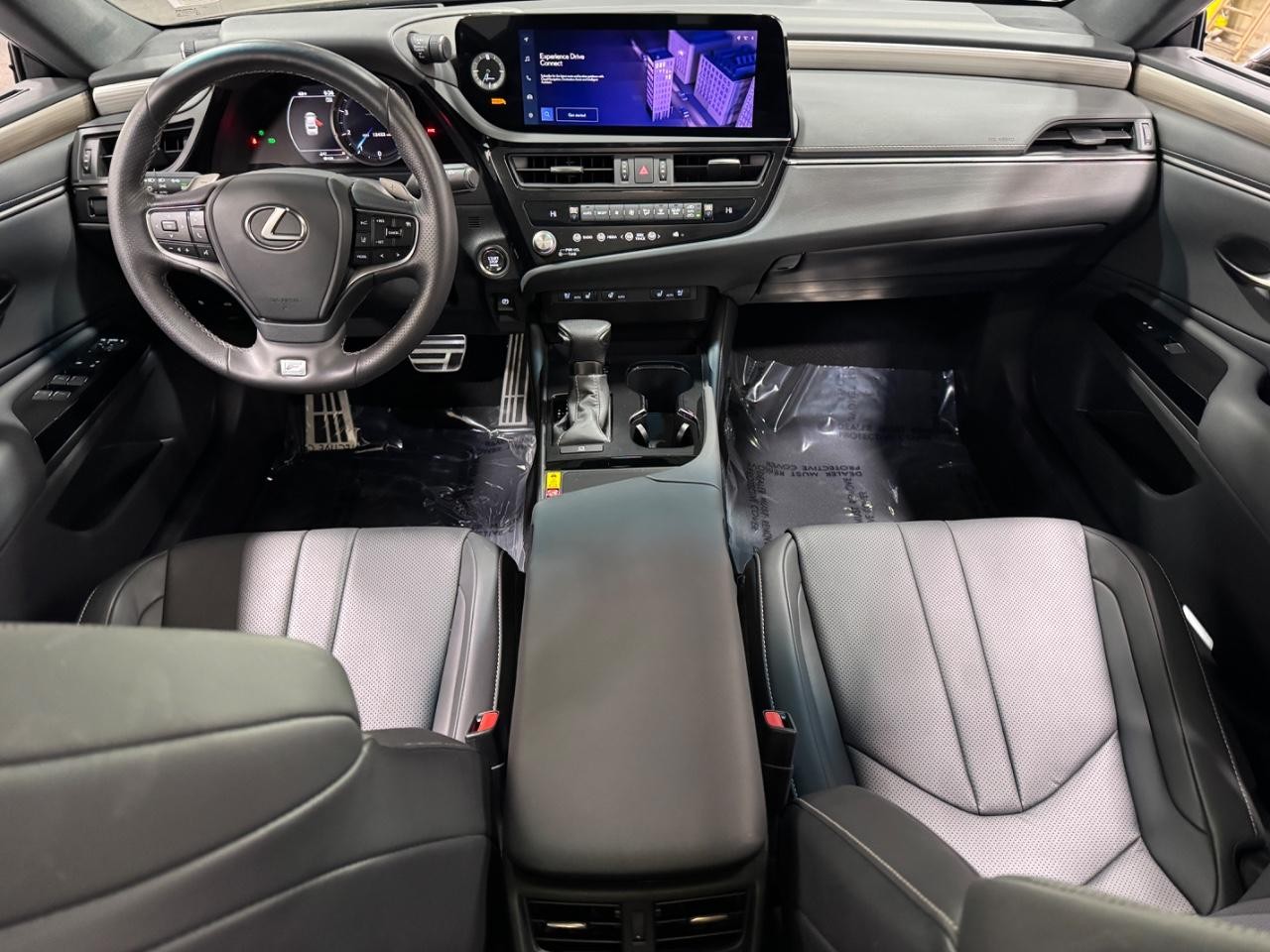 Lexus ES Vehicle Full-screen Gallery Image 12
