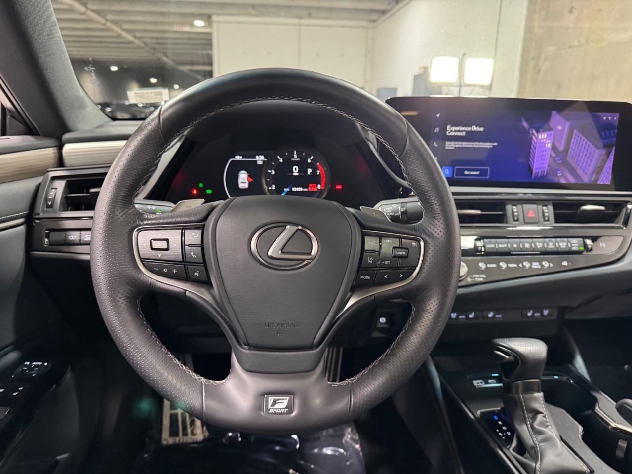 Lexus ES Vehicle Full-screen Gallery Image 13