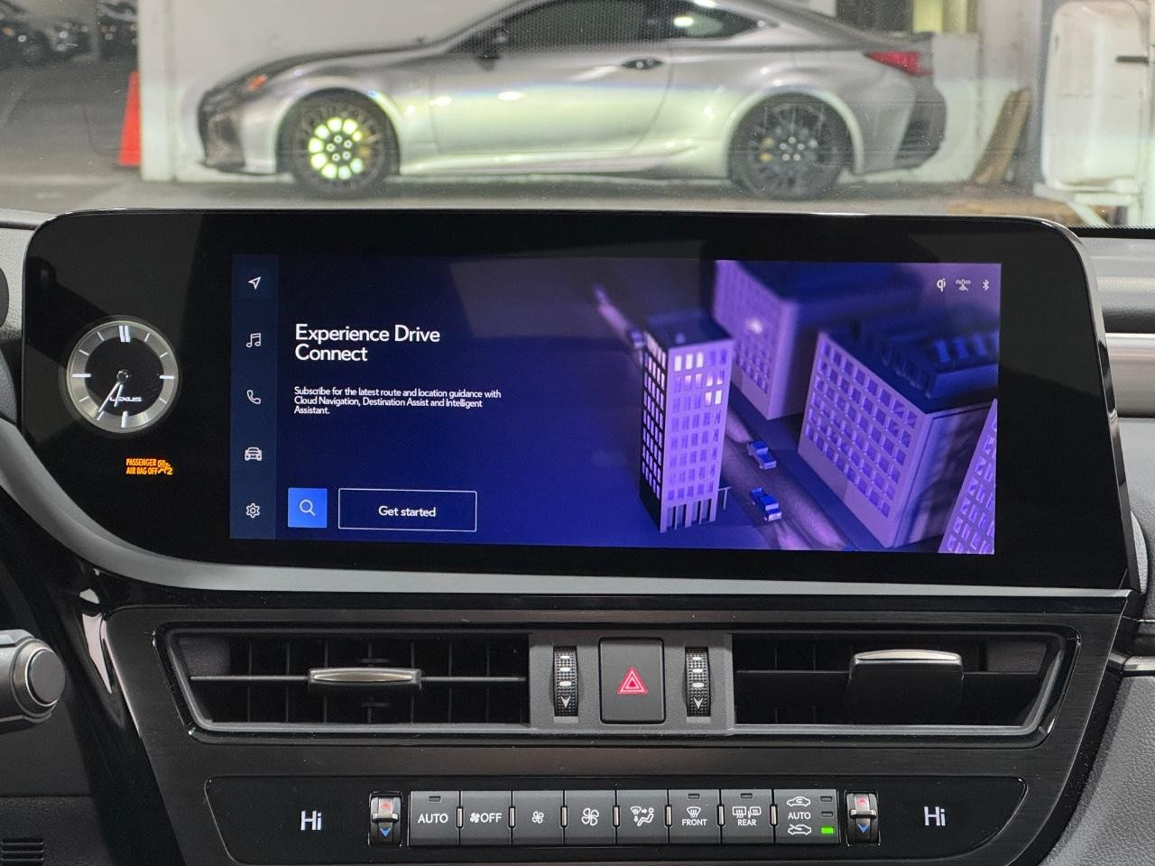 Lexus ES Vehicle Full-screen Gallery Image 14