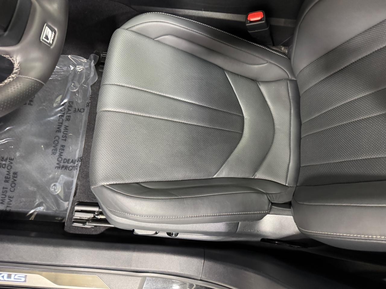 Lexus ES Vehicle Full-screen Gallery Image 25