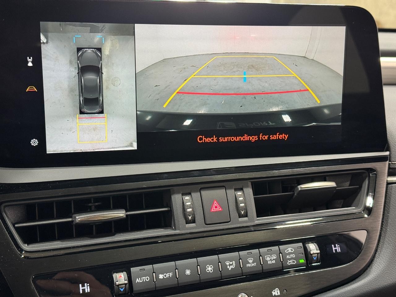 Lexus ES Vehicle Full-screen Gallery Image 31