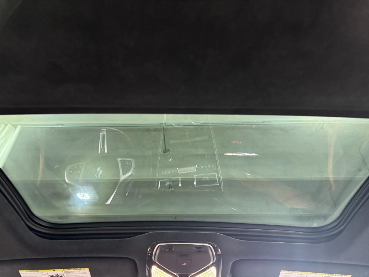 BMW 8 Series Vehicle Full-screen Gallery Image 12