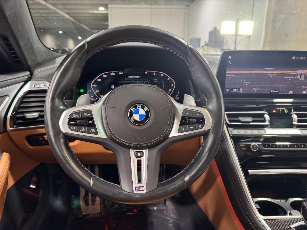 BMW 8 Series Vehicle Full-screen Gallery Image 14