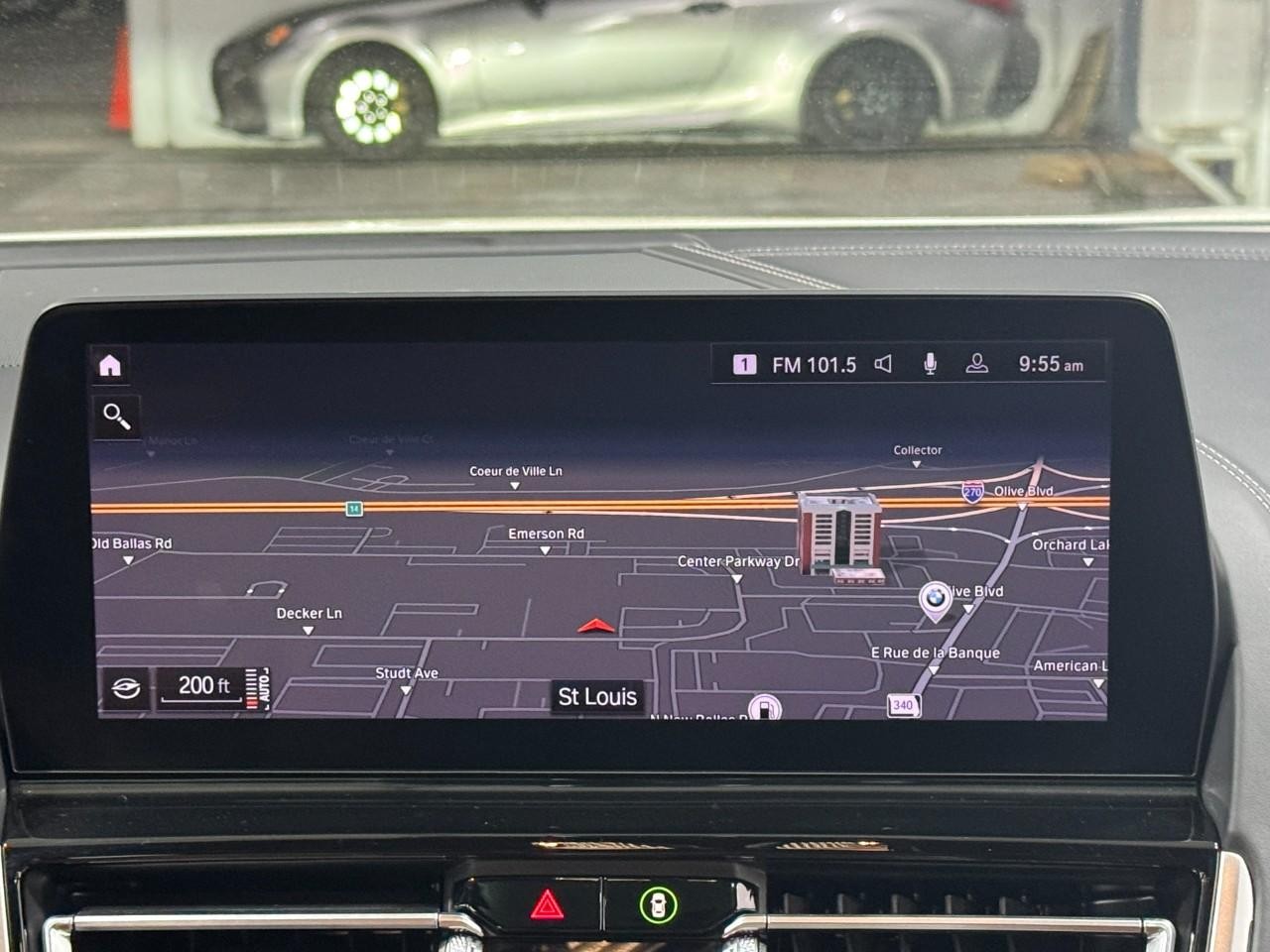 BMW 8 Series Vehicle Full-screen Gallery Image 15