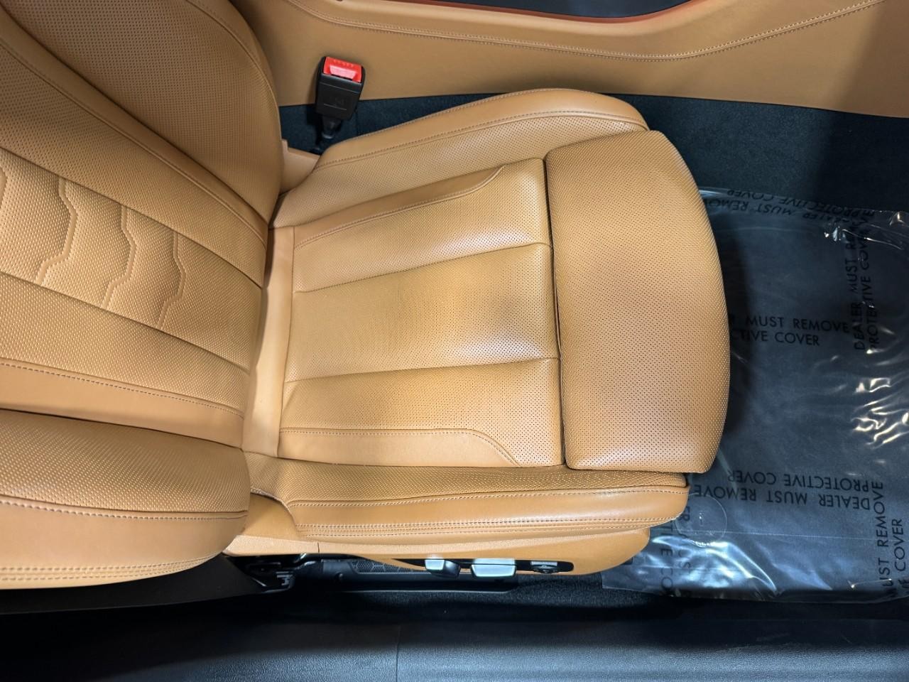 BMW 8 Series Vehicle Full-screen Gallery Image 20