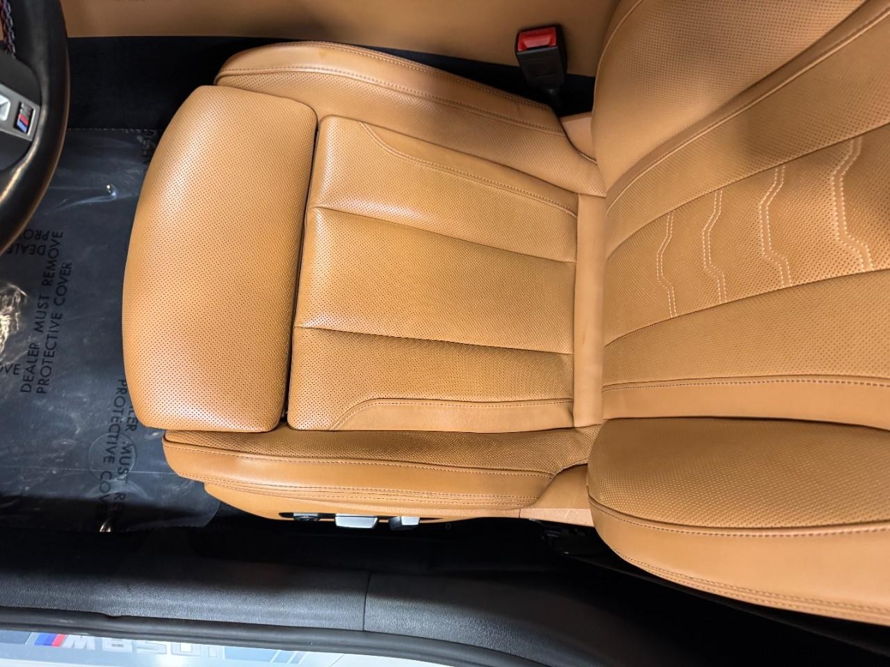 BMW 8 Series Vehicle Full-screen Gallery Image 29