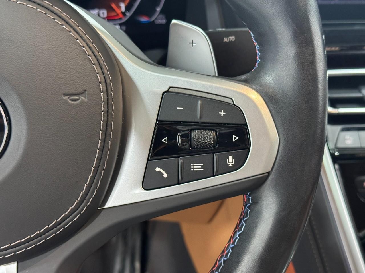 BMW 8 Series Vehicle Full-screen Gallery Image 33