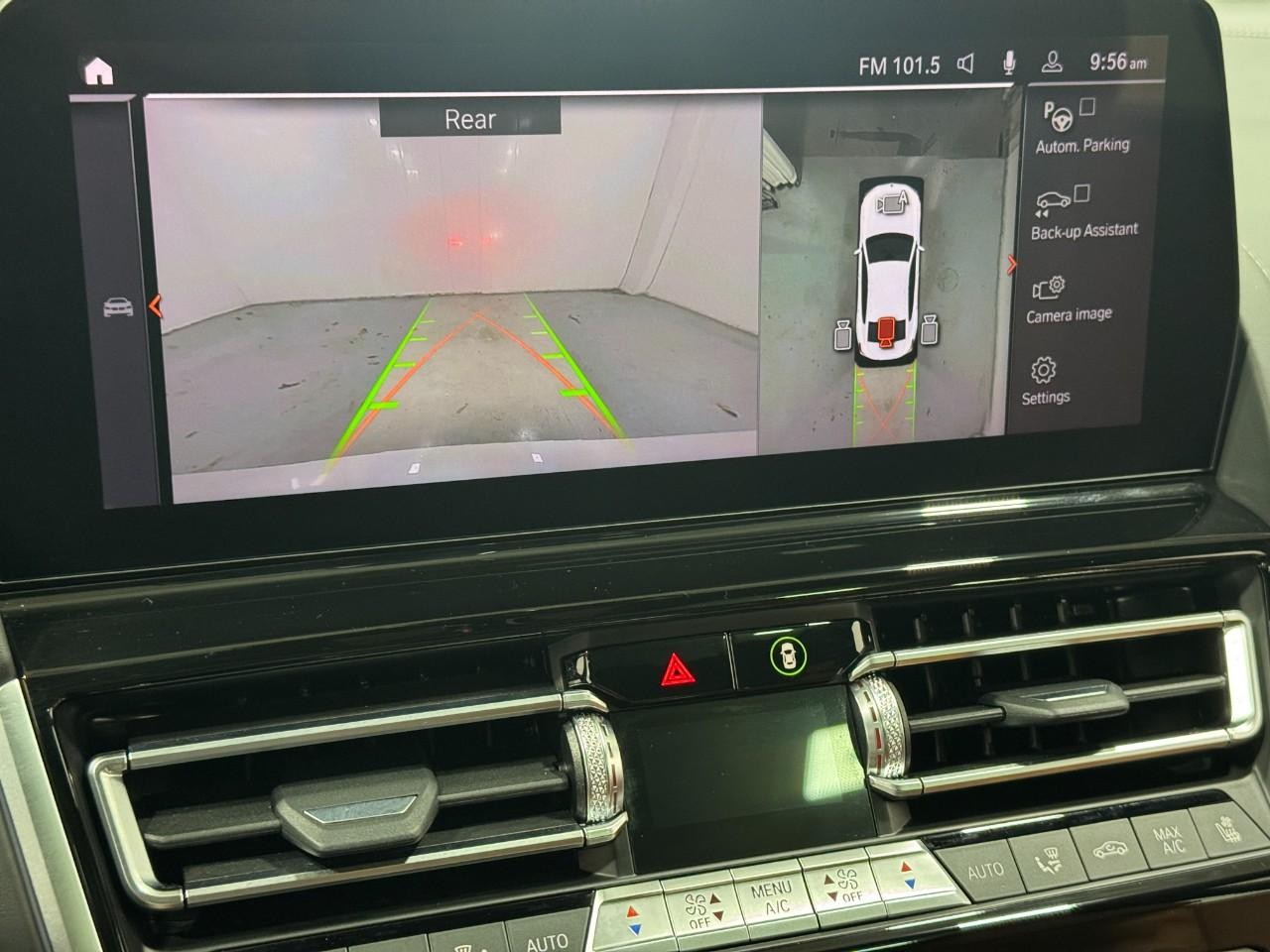 BMW 8 Series Vehicle Full-screen Gallery Image 36