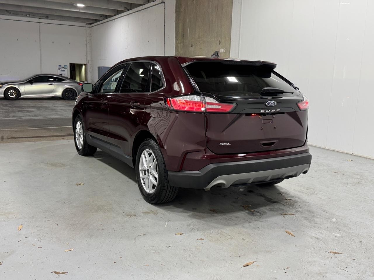Ford Edge Vehicle Full-screen Gallery Image 3