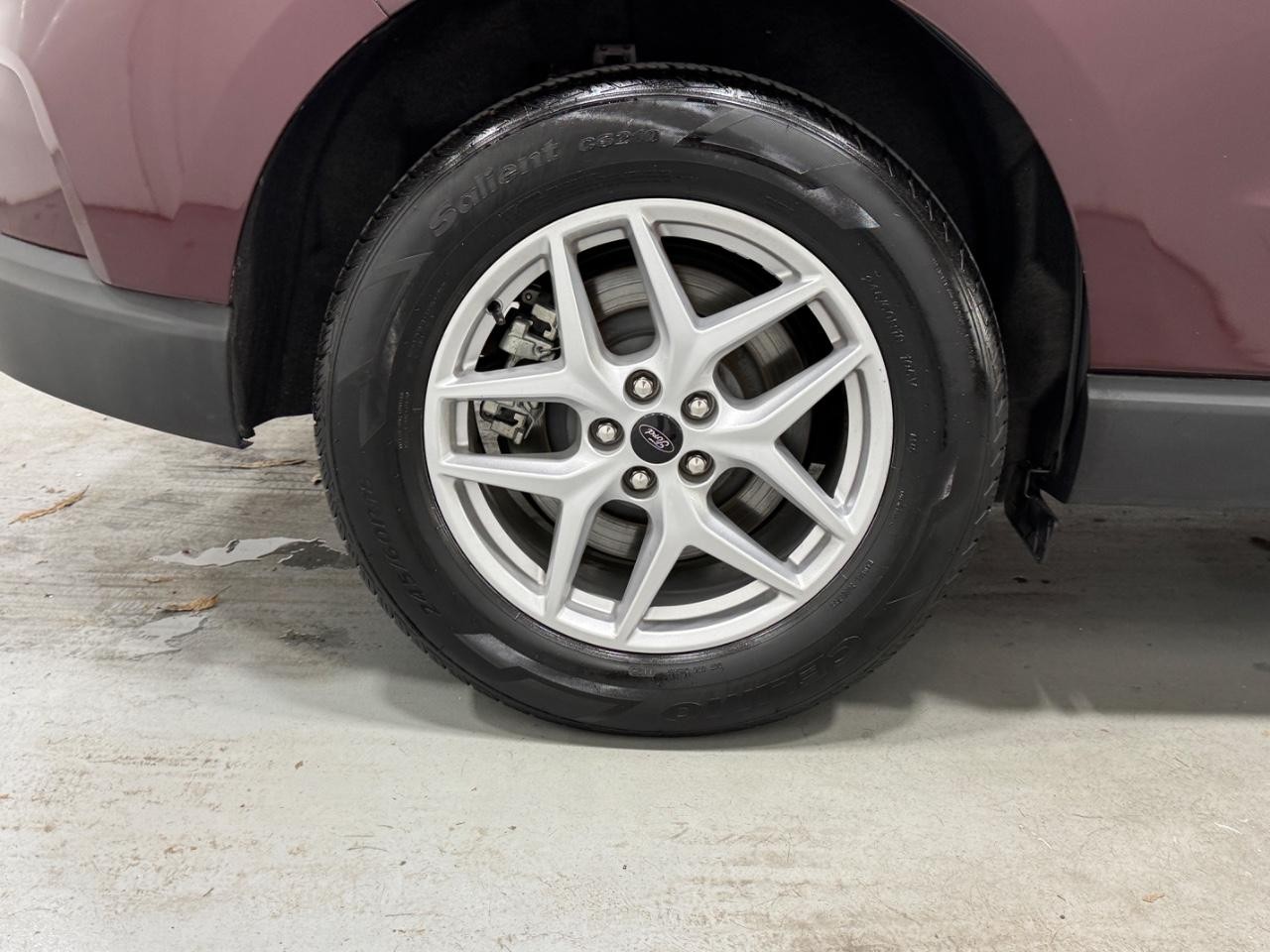 Ford Edge Vehicle Full-screen Gallery Image 5