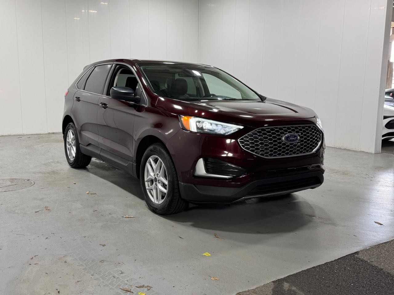 Ford Edge Vehicle Full-screen Gallery Image 6