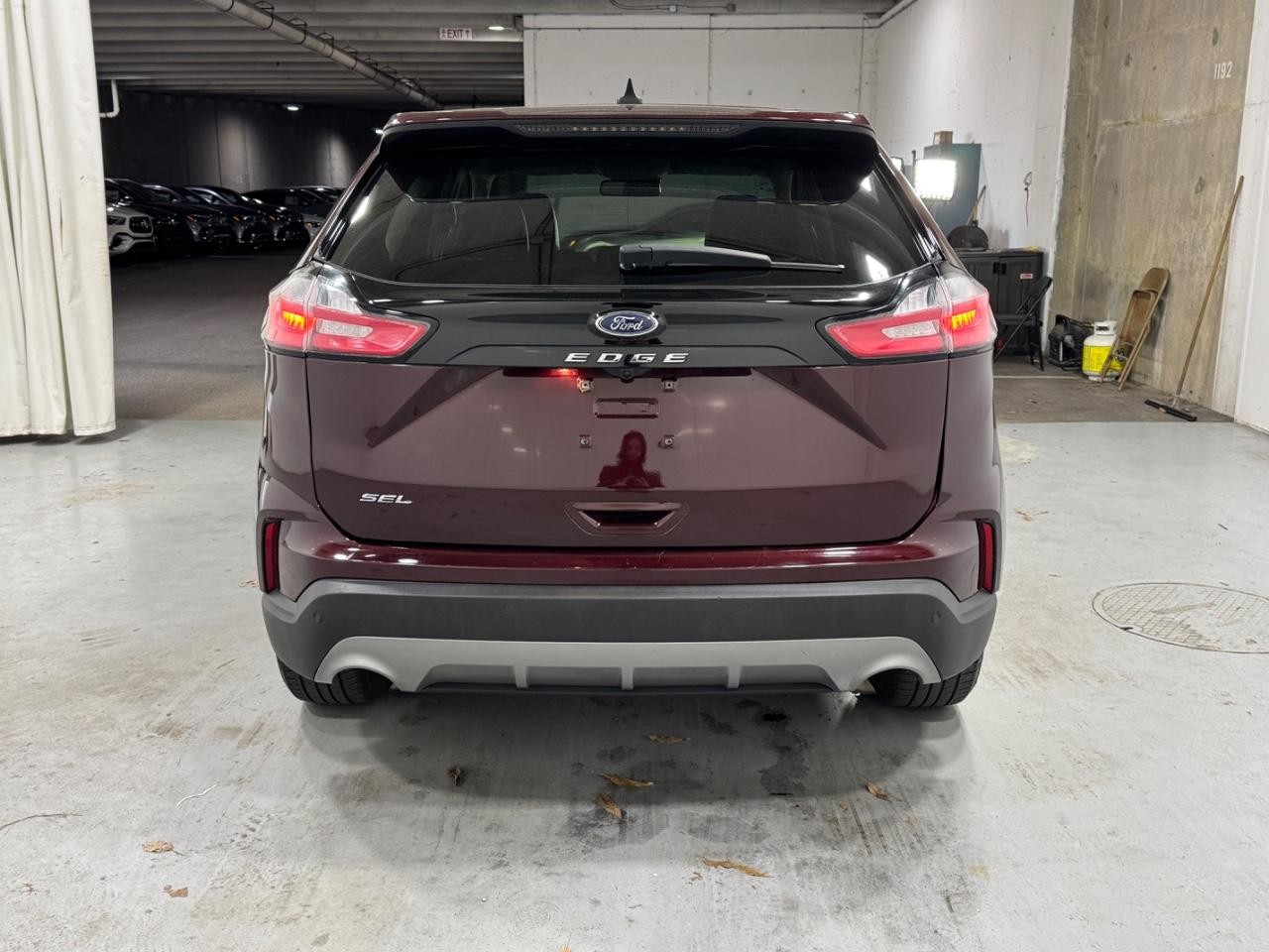 Ford Edge Vehicle Full-screen Gallery Image 9