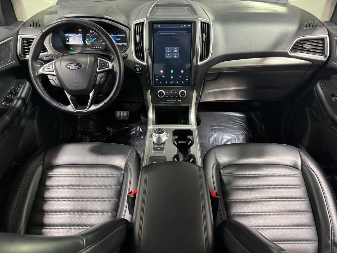 Ford Edge Vehicle Full-screen Gallery Image 11