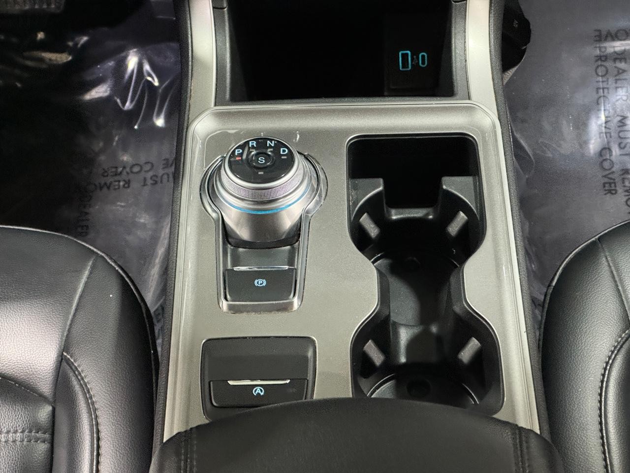 Ford Edge Vehicle Full-screen Gallery Image 14