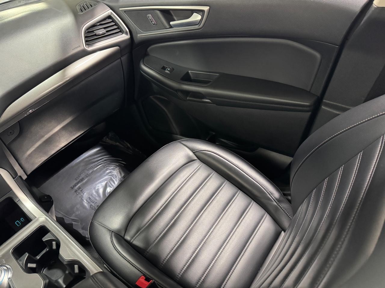Ford Edge Vehicle Full-screen Gallery Image 15