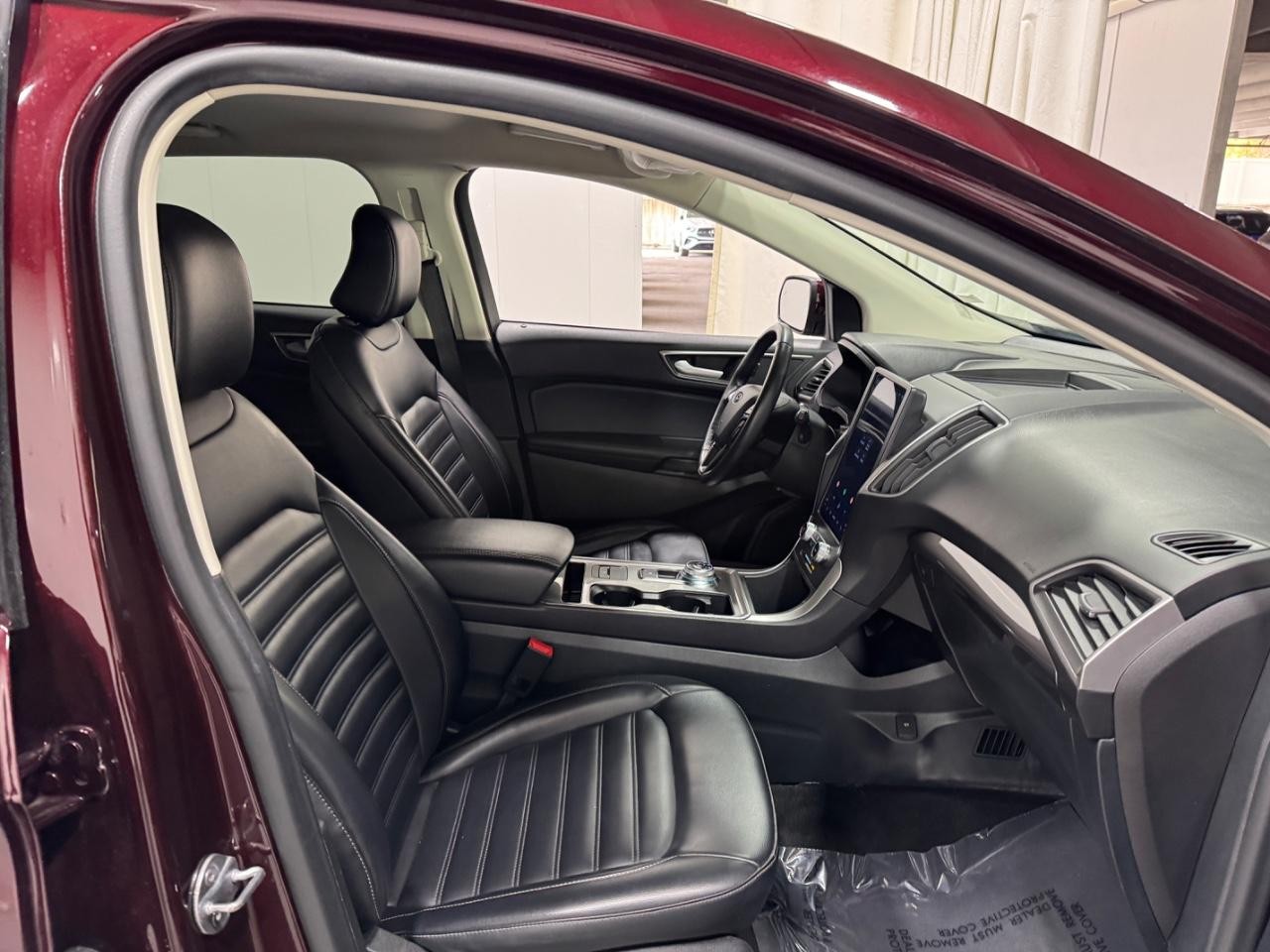 Ford Edge Vehicle Full-screen Gallery Image 16