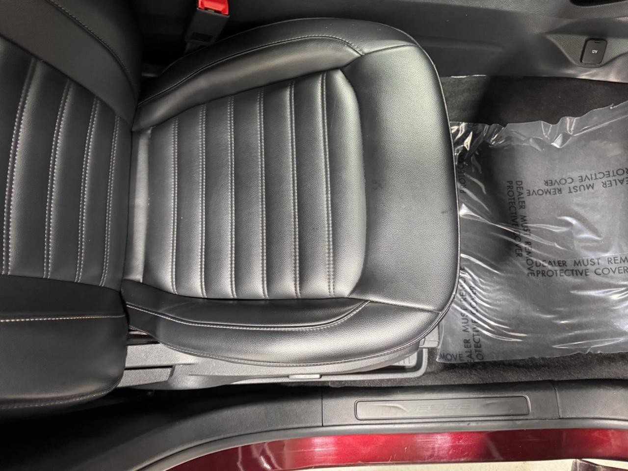 Ford Edge Vehicle Full-screen Gallery Image 17