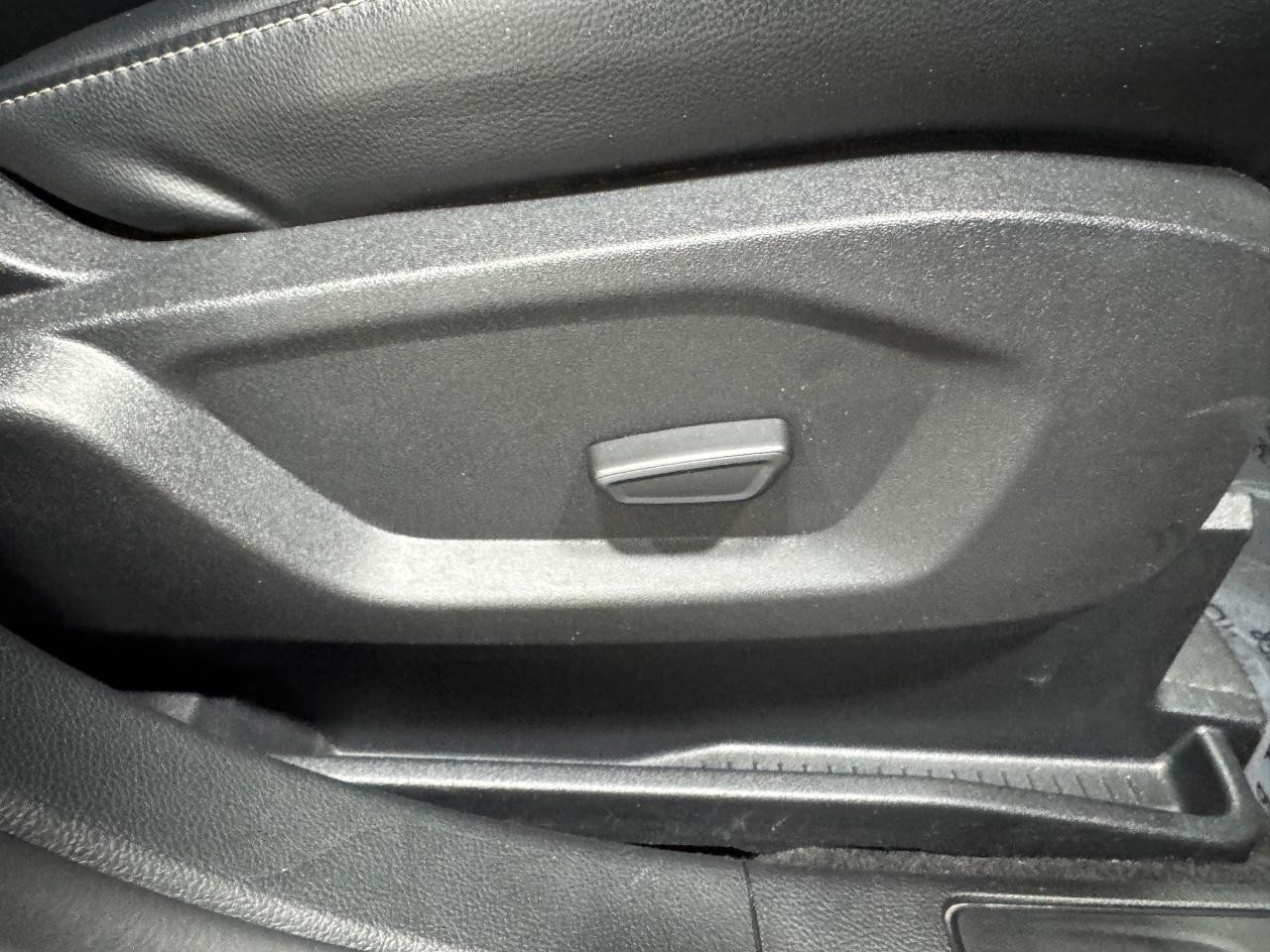 Ford Edge Vehicle Full-screen Gallery Image 18
