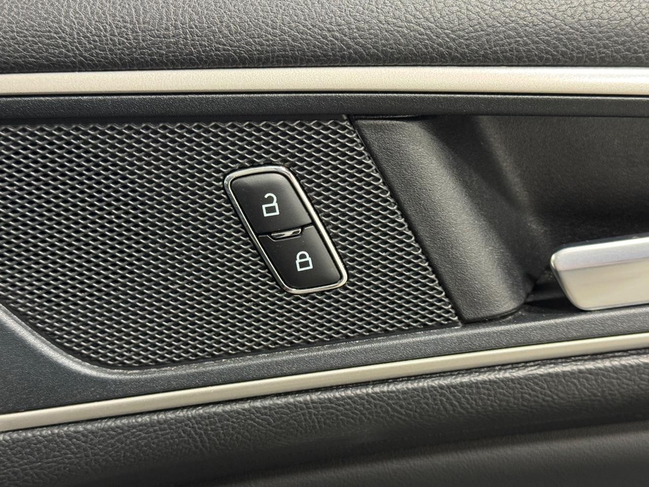 Ford Edge Vehicle Full-screen Gallery Image 19