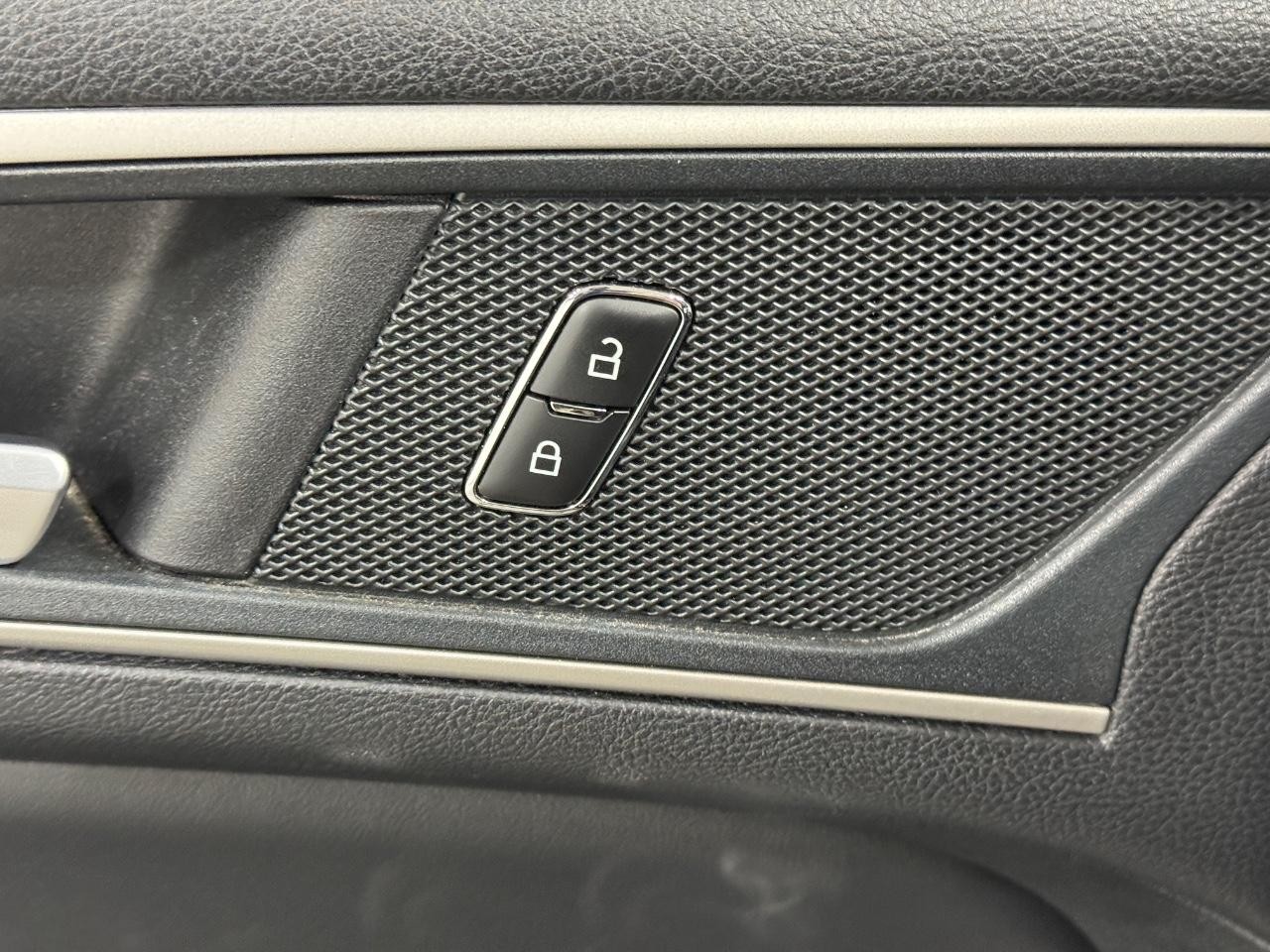 Ford Edge Vehicle Full-screen Gallery Image 21
