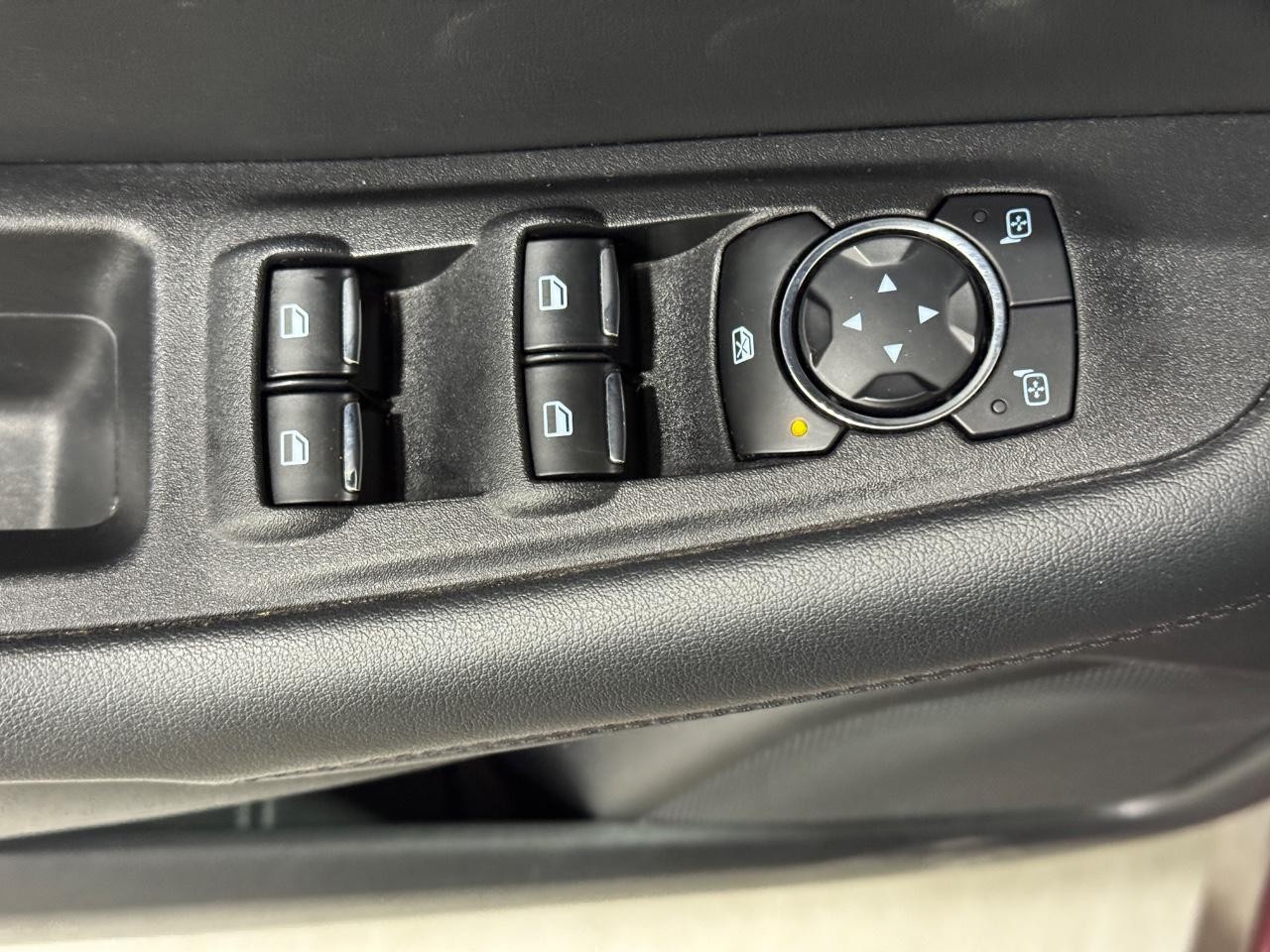 Ford Edge Vehicle Full-screen Gallery Image 22