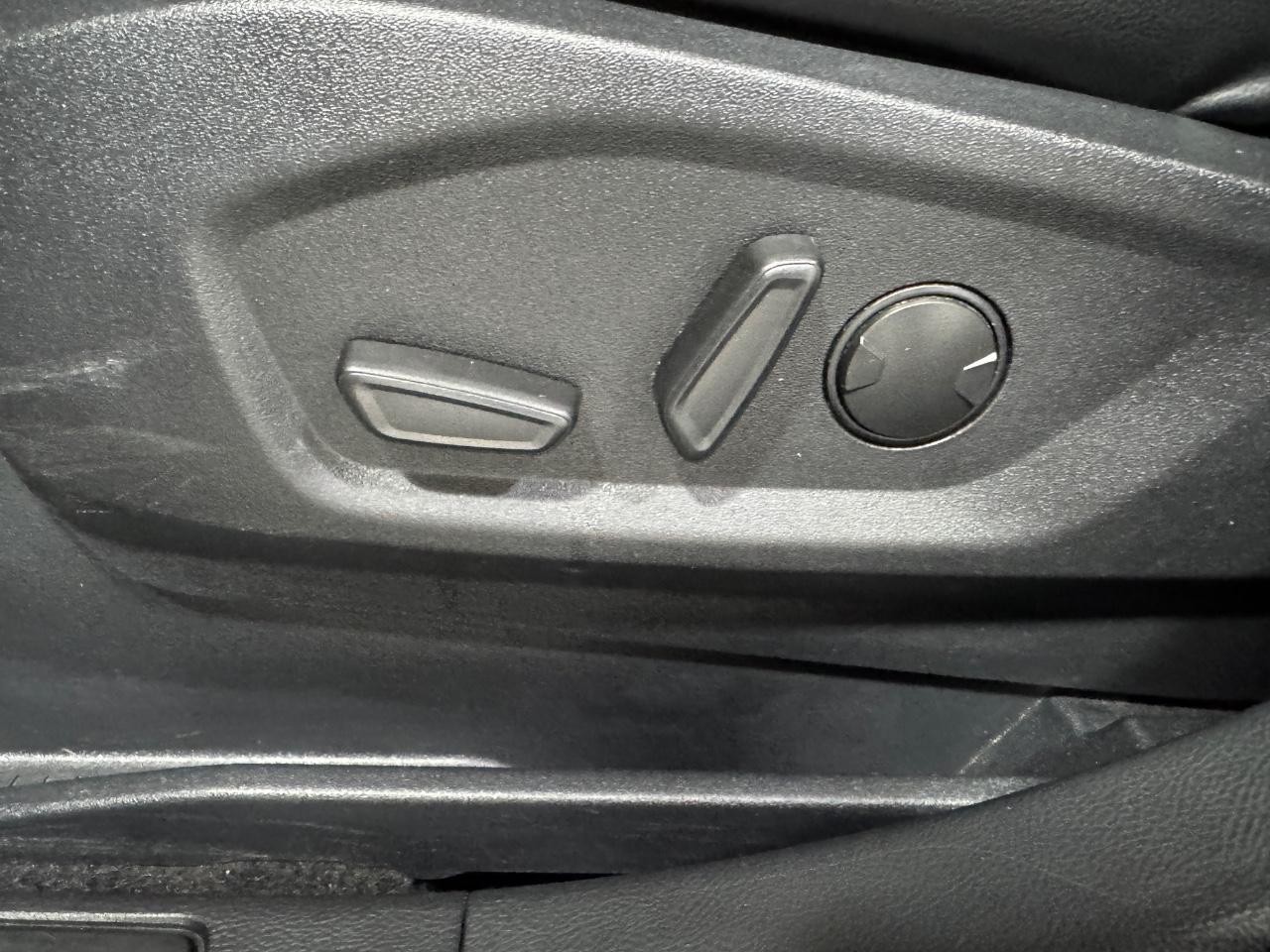 Ford Edge Vehicle Full-screen Gallery Image 25
