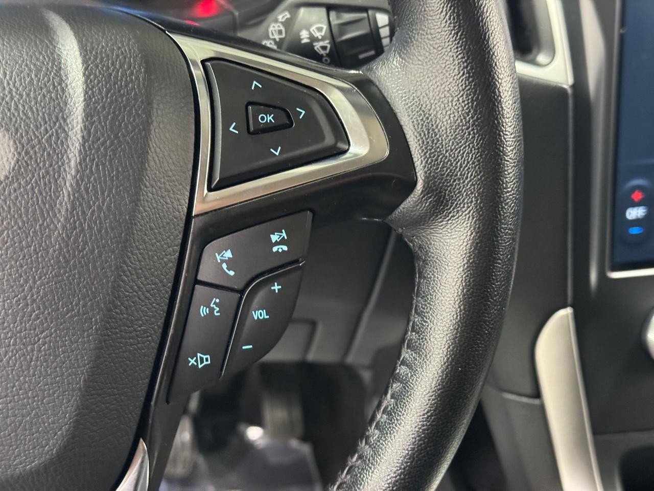 Ford Edge Vehicle Full-screen Gallery Image 28
