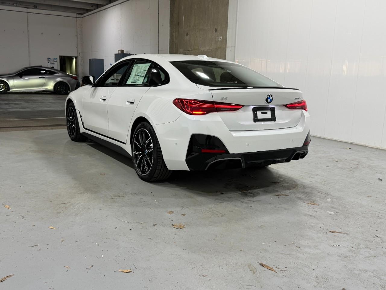 BMW i4 Vehicle Full-screen Gallery Image 3