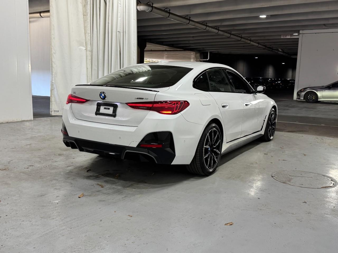 BMW i4 Vehicle Full-screen Gallery Image 4