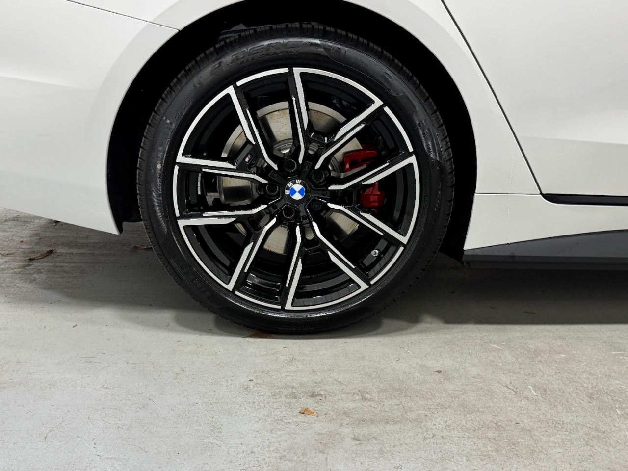 BMW i4 Vehicle Full-screen Gallery Image 5