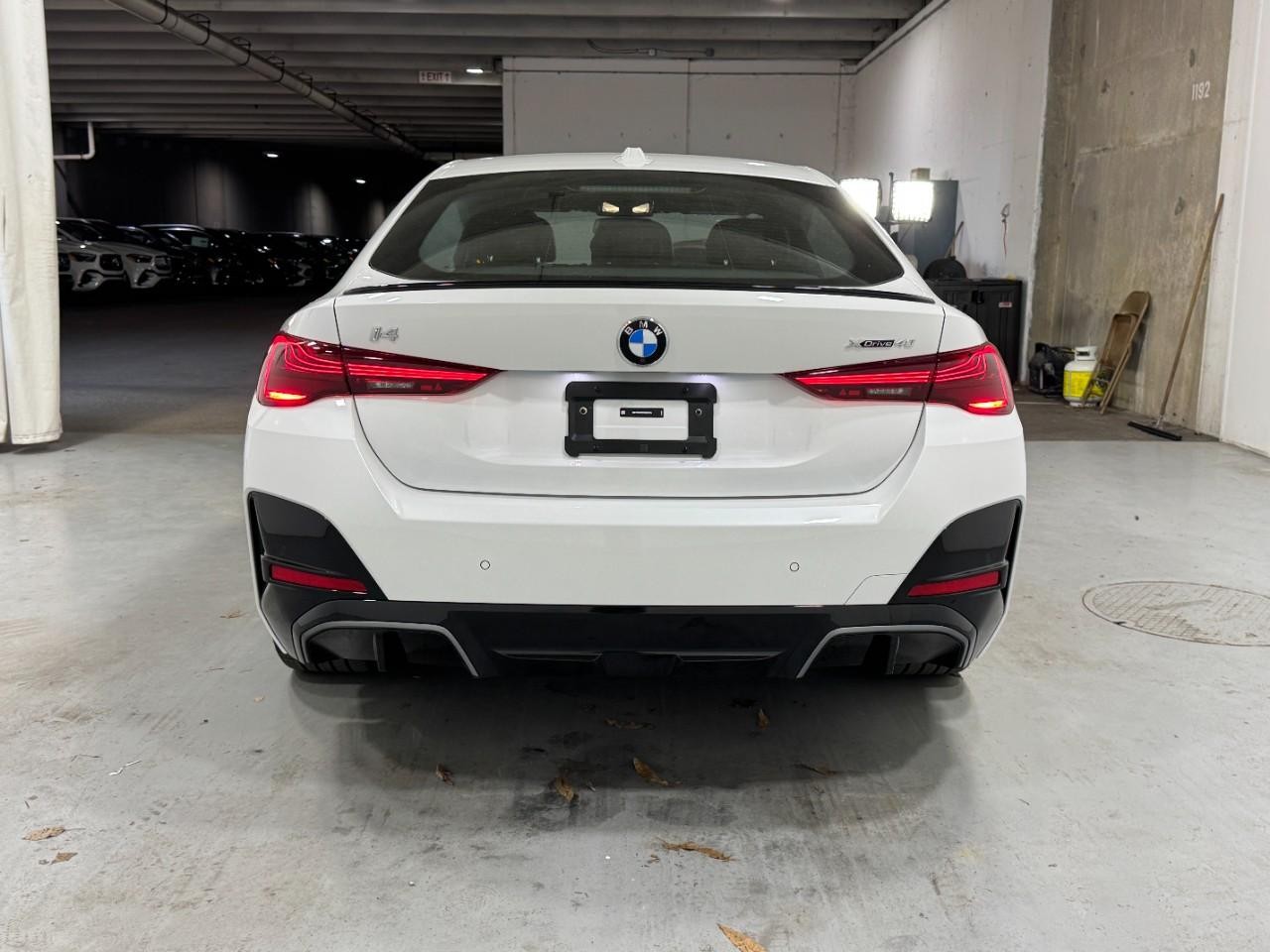 BMW i4 Vehicle Full-screen Gallery Image 9