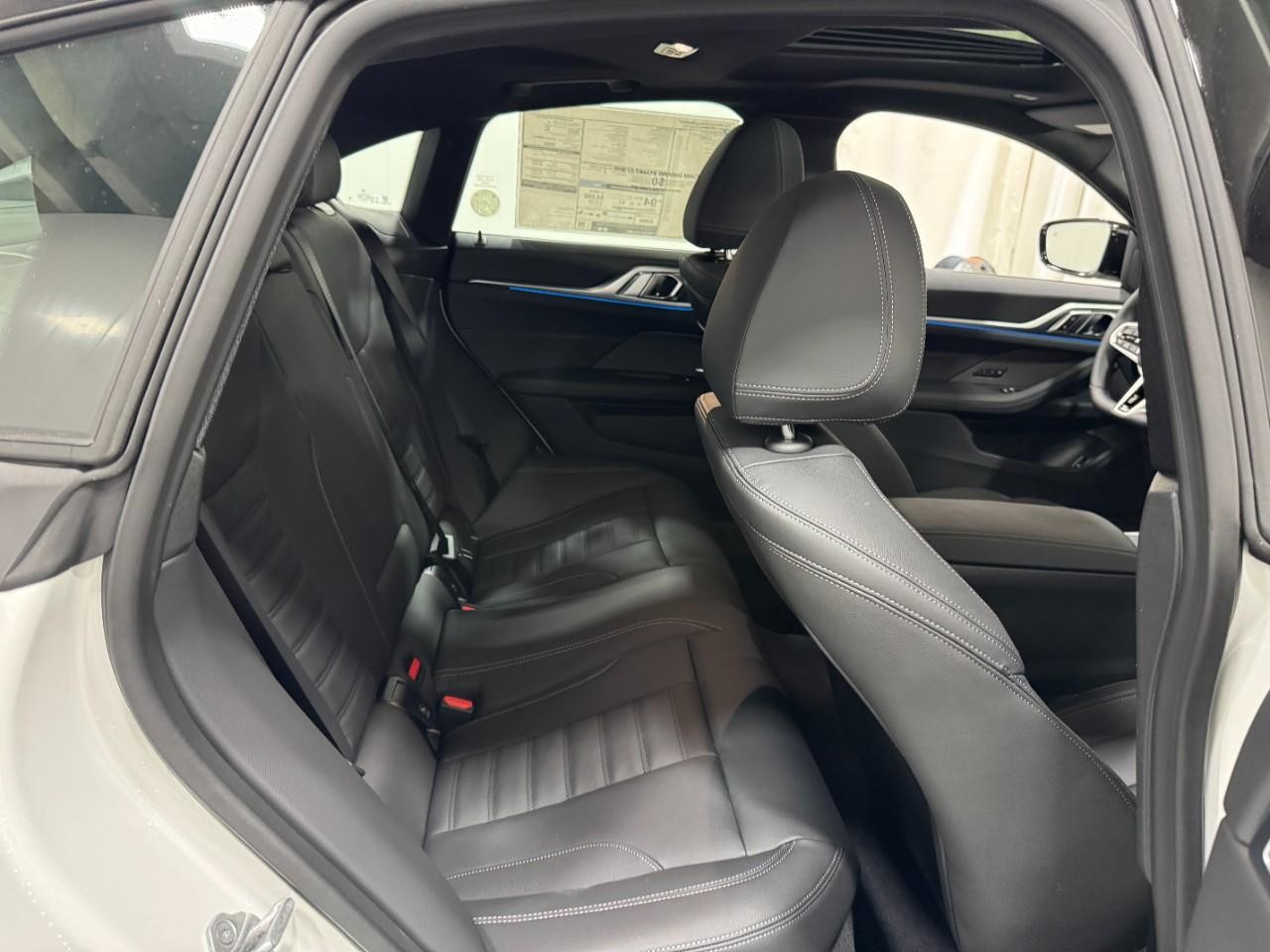 BMW i4 Vehicle Full-screen Gallery Image 10