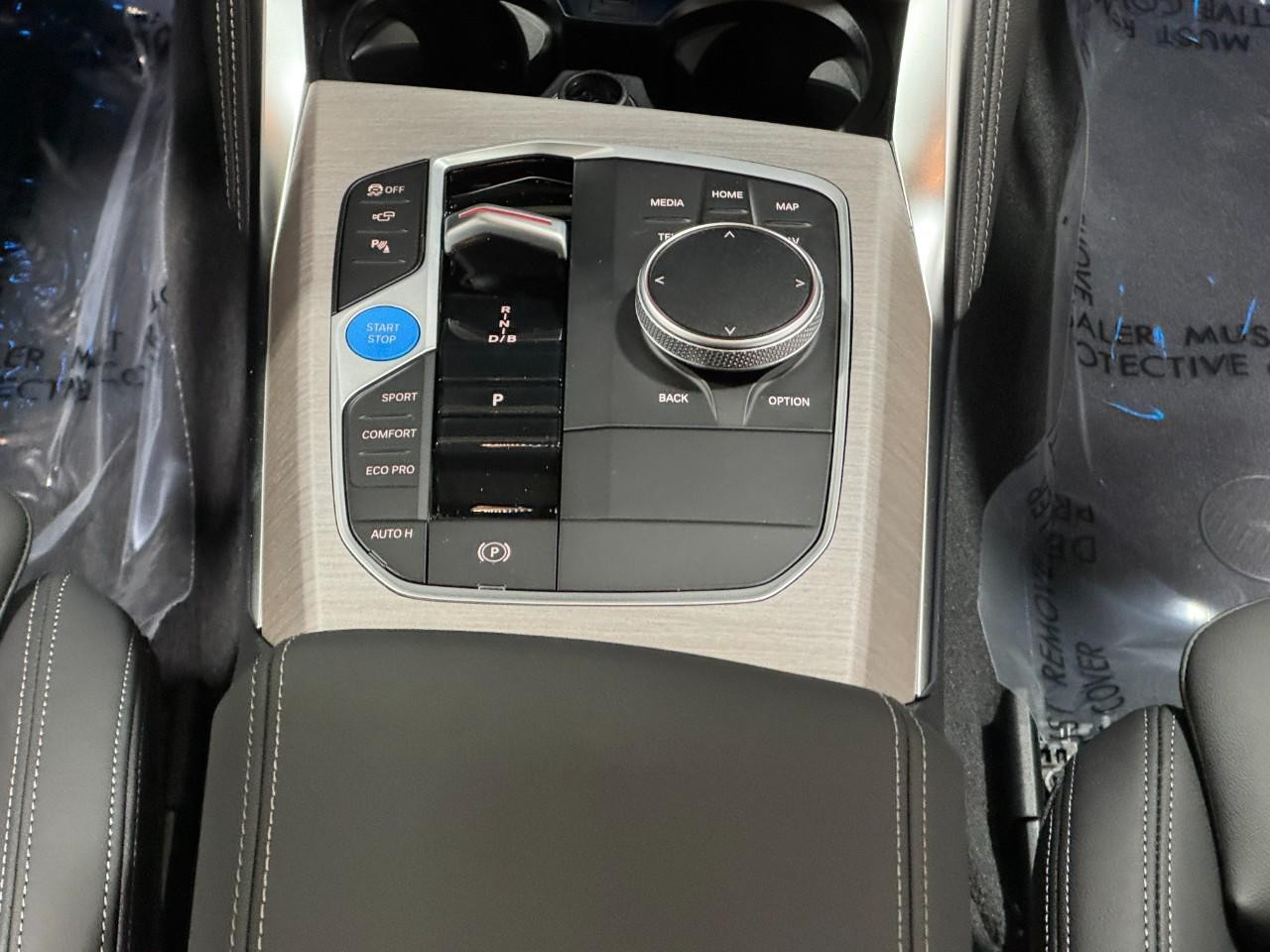 BMW i4 Vehicle Full-screen Gallery Image 16
