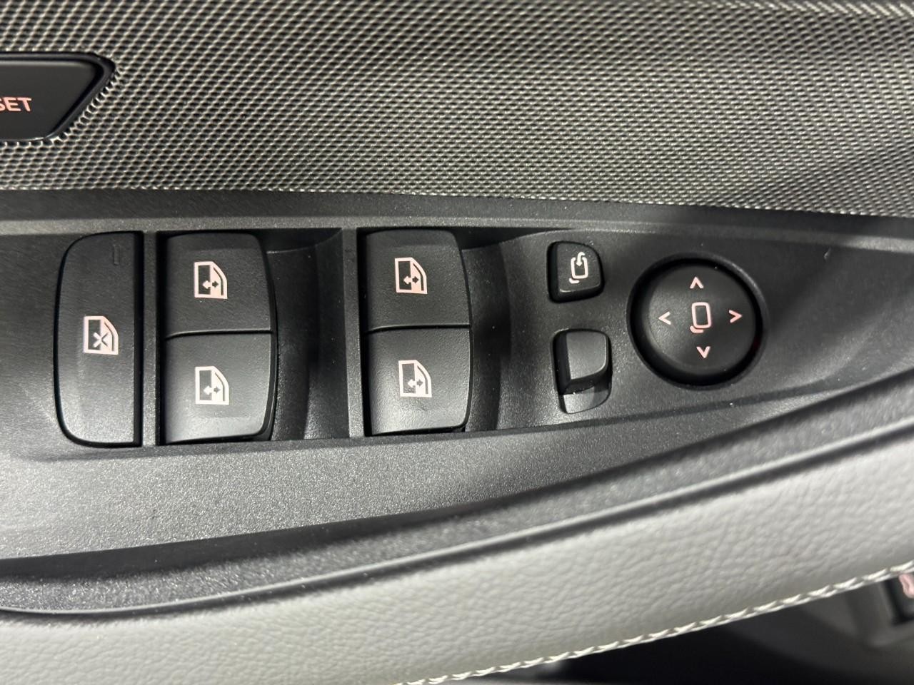 BMW i4 Vehicle Full-screen Gallery Image 26