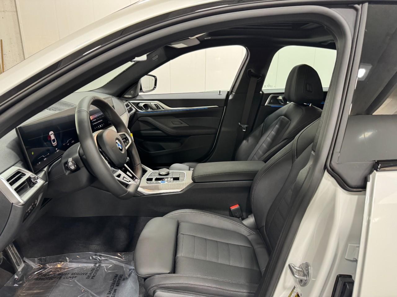 BMW i4 Vehicle Full-screen Gallery Image 28
