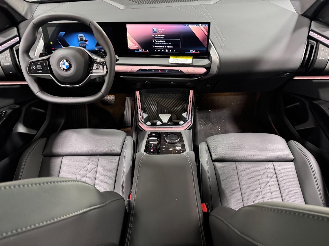 BMW X3 Vehicle Full-screen Gallery Image 12