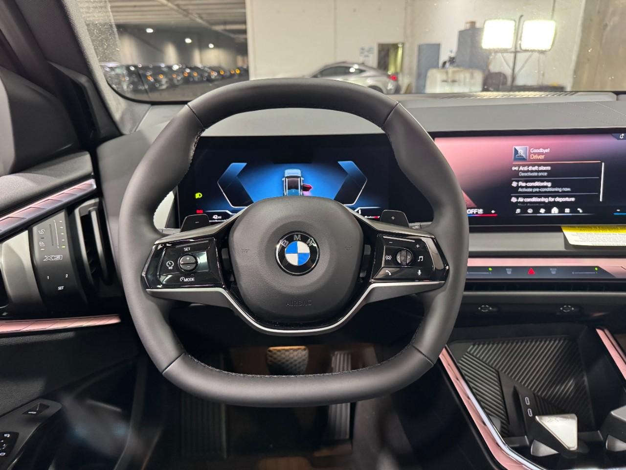 BMW X3 Vehicle Full-screen Gallery Image 13