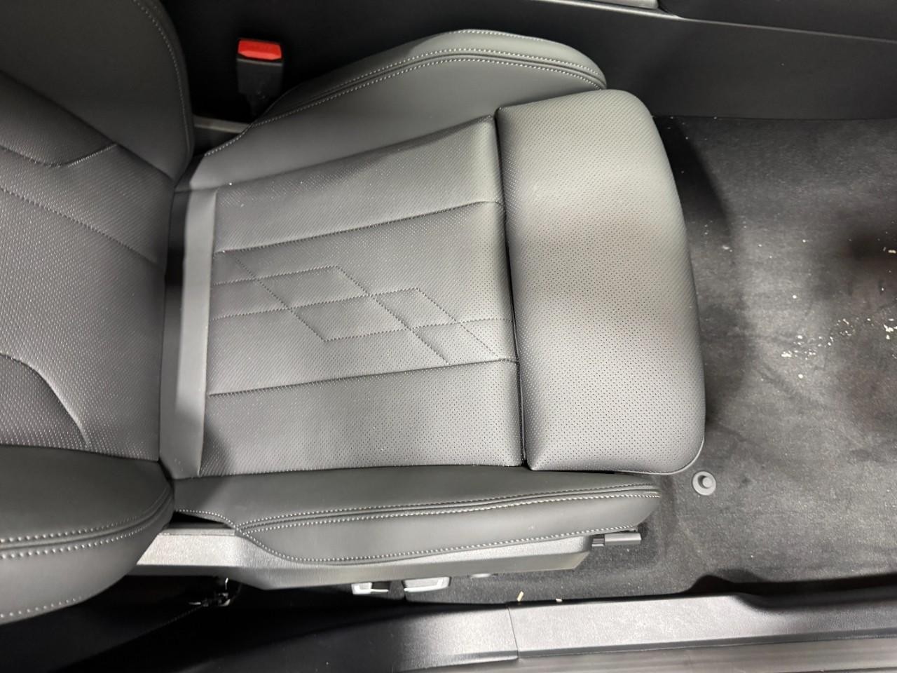 BMW X3 Vehicle Full-screen Gallery Image 18
