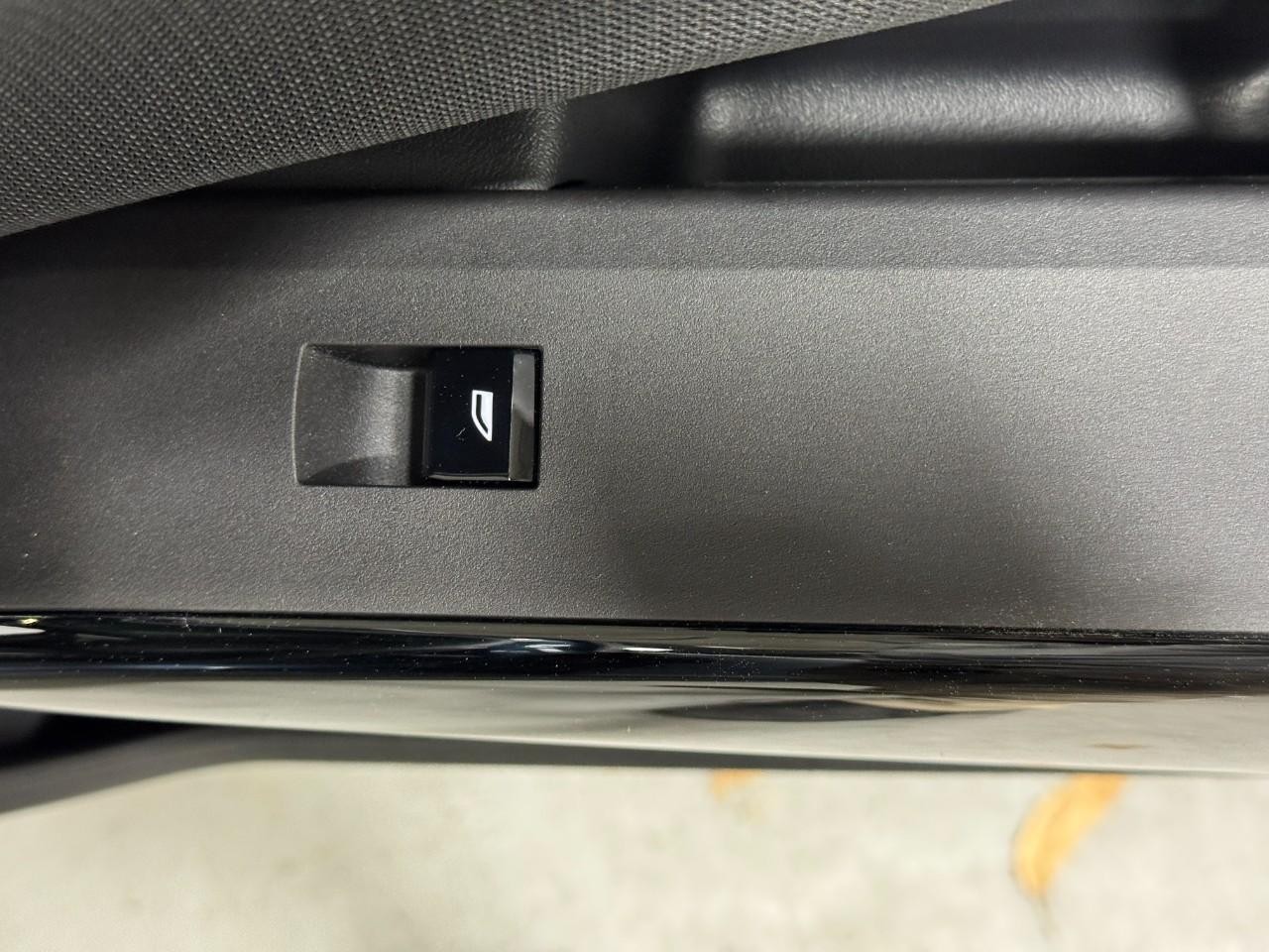 BMW X3 Vehicle Full-screen Gallery Image 21