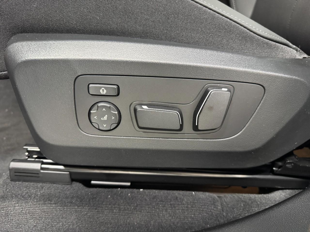 BMW X3 Vehicle Full-screen Gallery Image 26