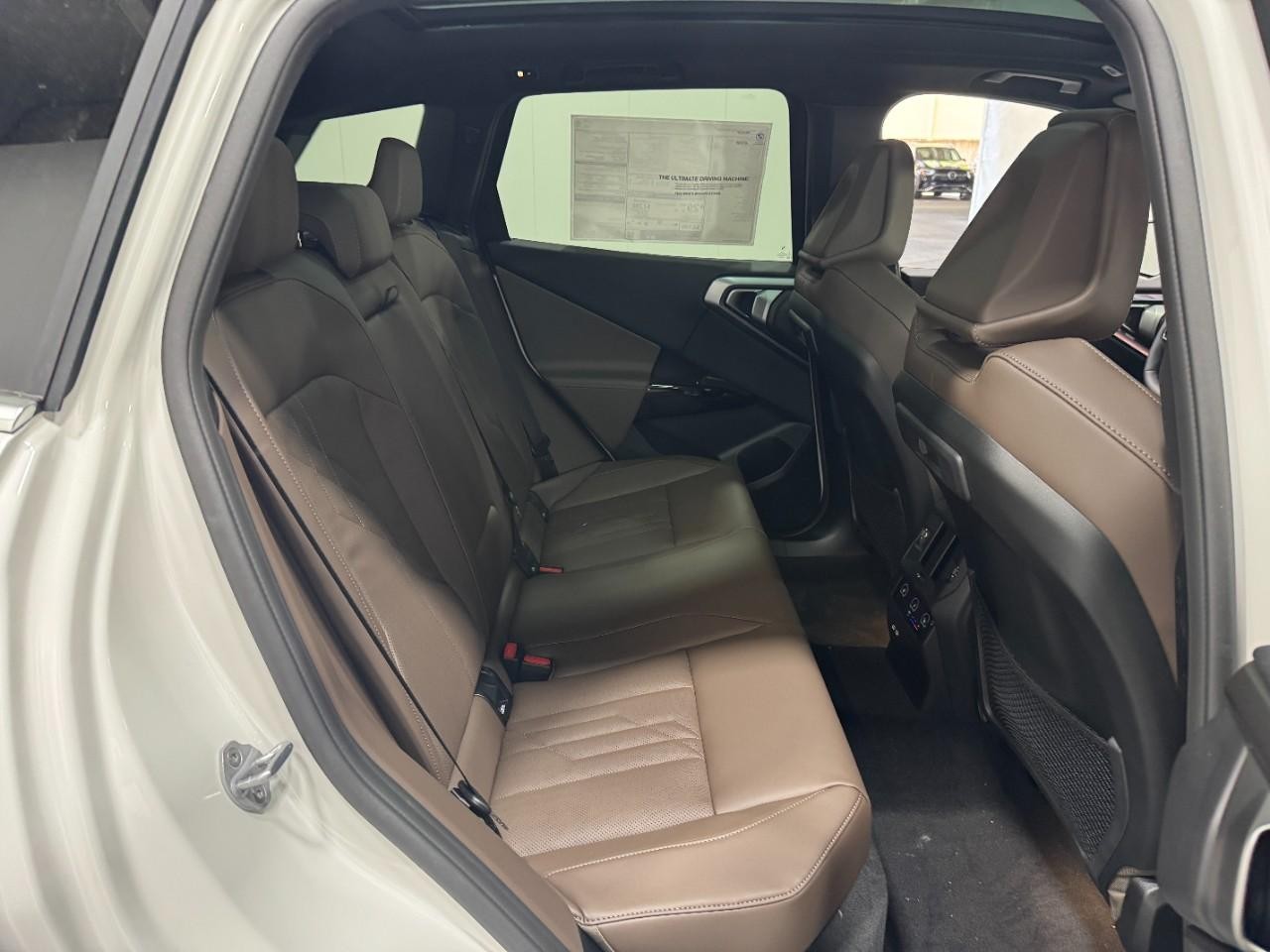 BMW X3 Vehicle Full-screen Gallery Image 10