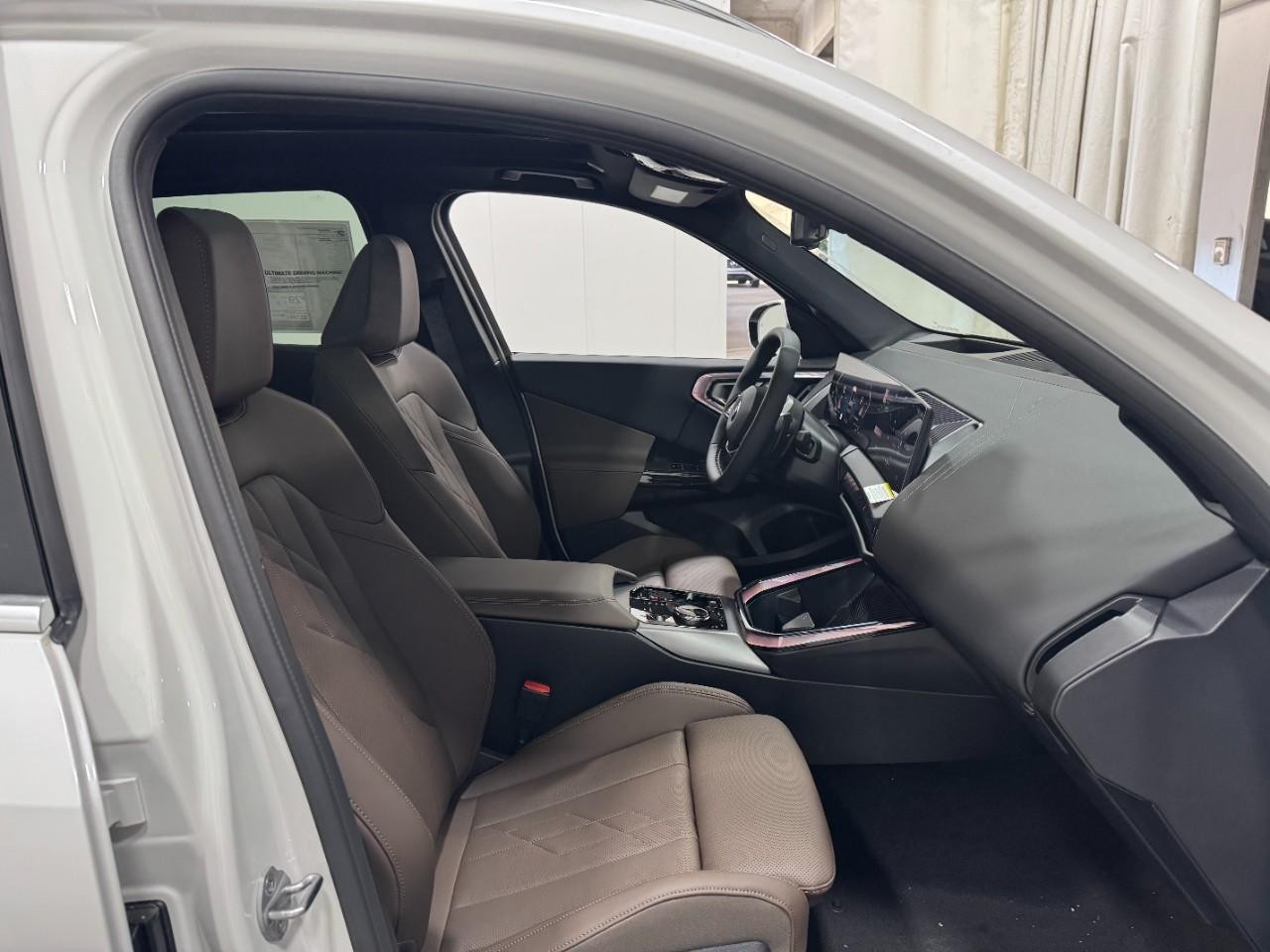 BMW X3 Vehicle Full-screen Gallery Image 18