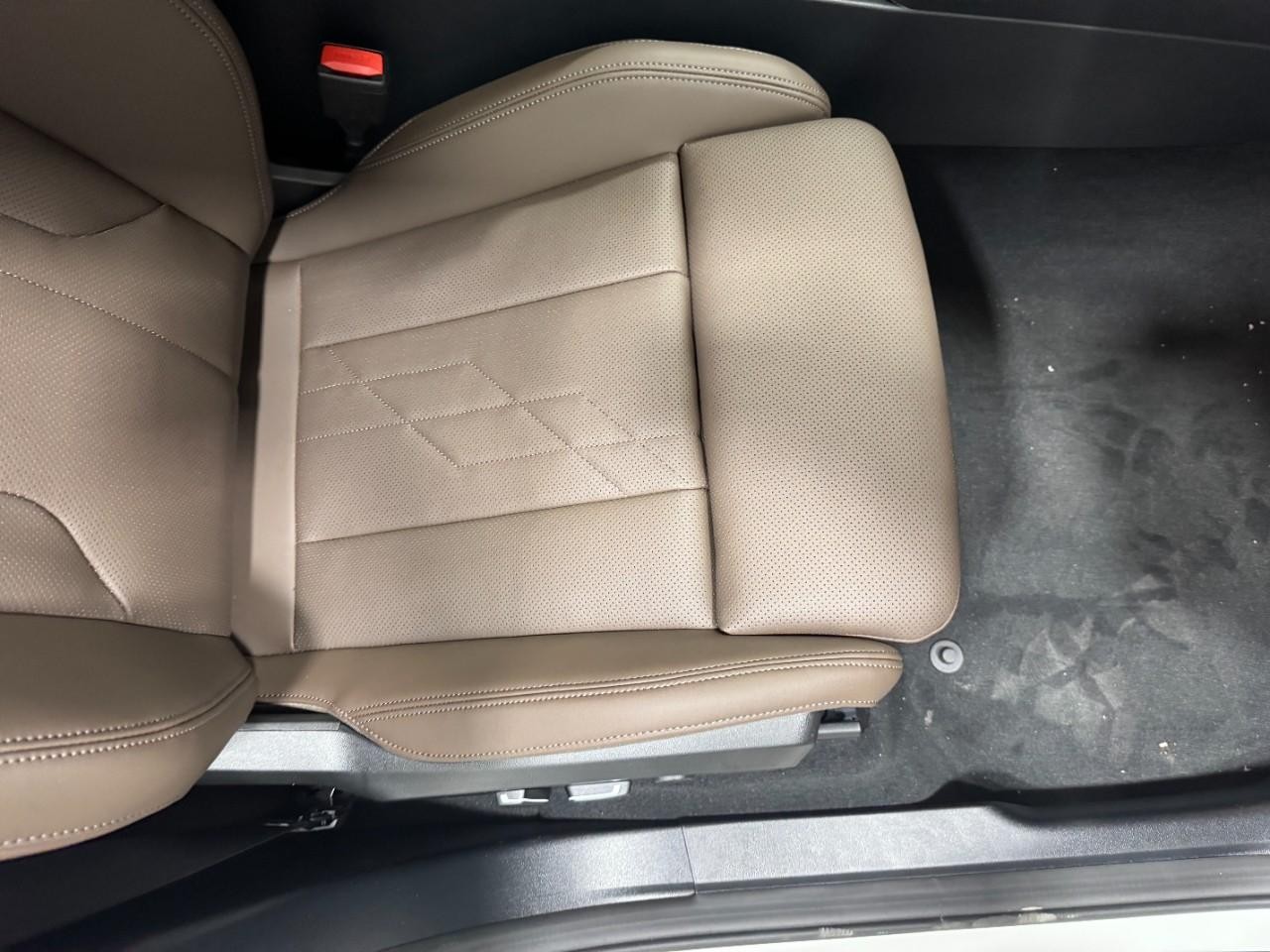 BMW X3 Vehicle Full-screen Gallery Image 19