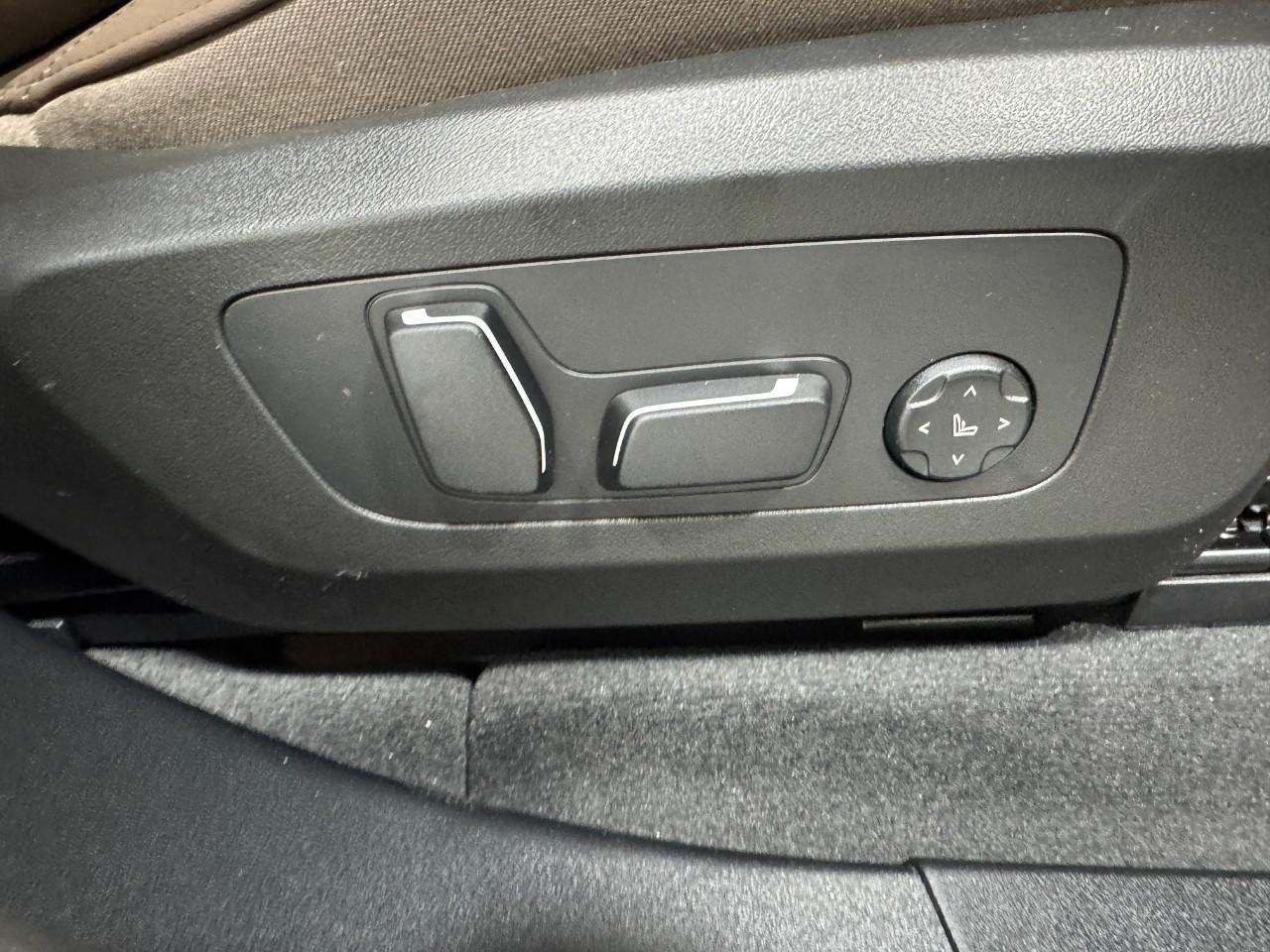 BMW X3 Vehicle Full-screen Gallery Image 20