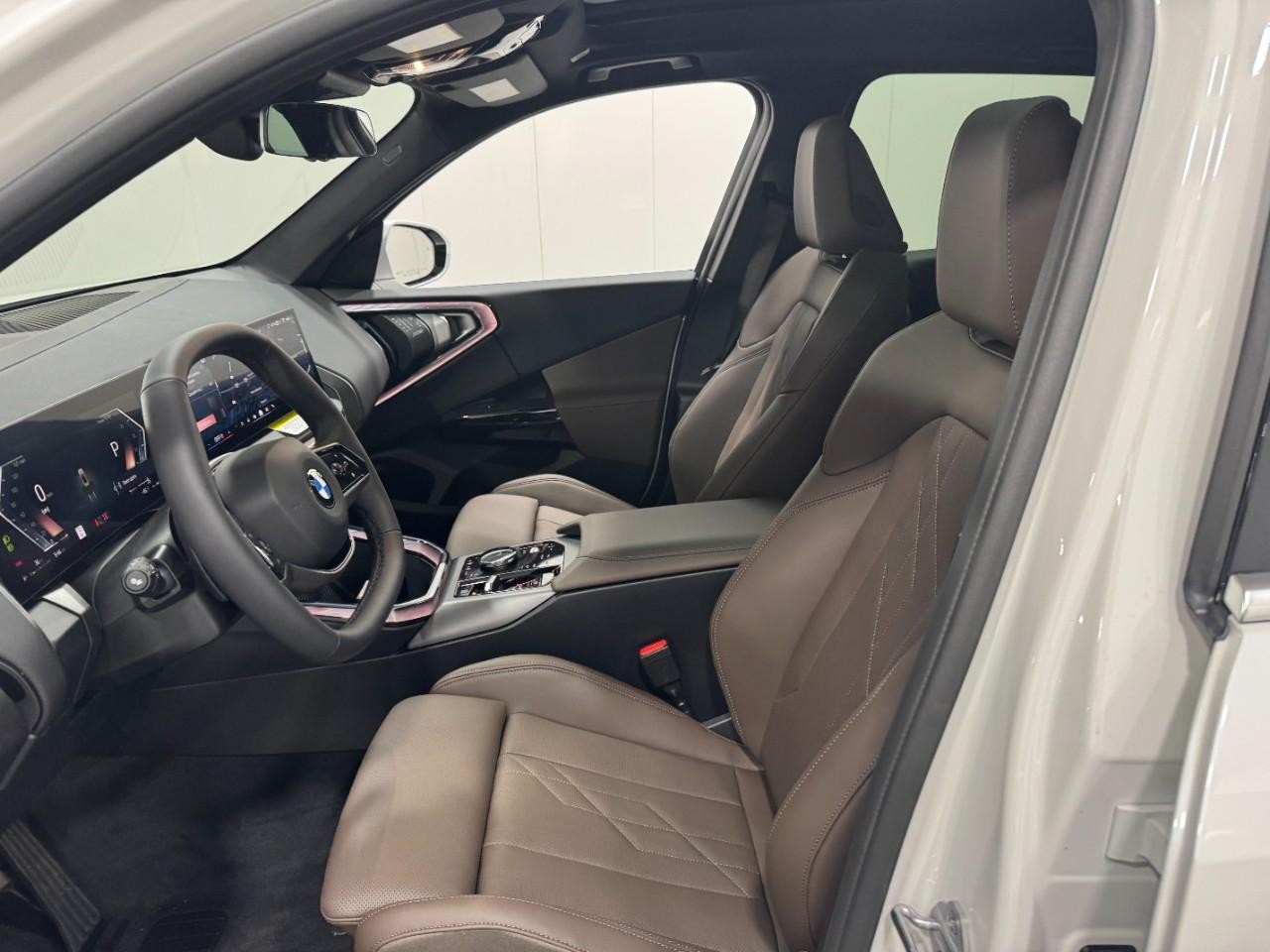 BMW X3 Vehicle Full-screen Gallery Image 25
