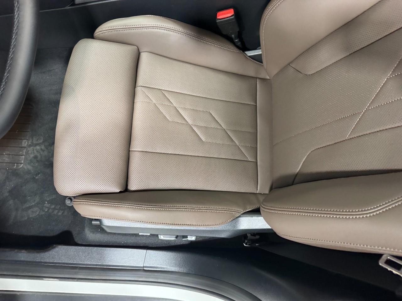 BMW X3 Vehicle Full-screen Gallery Image 26