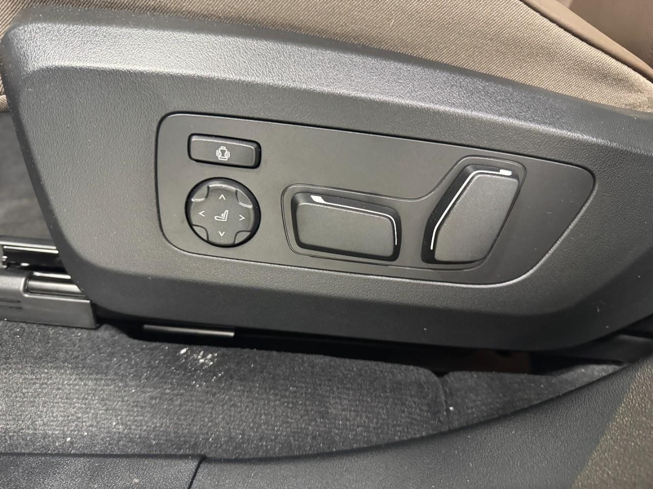BMW X3 Vehicle Full-screen Gallery Image 27
